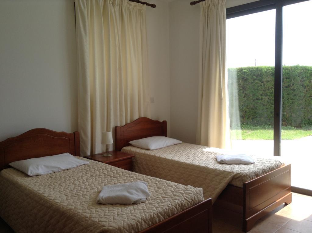 Aura Holiday Villas Paphos Værelse billede