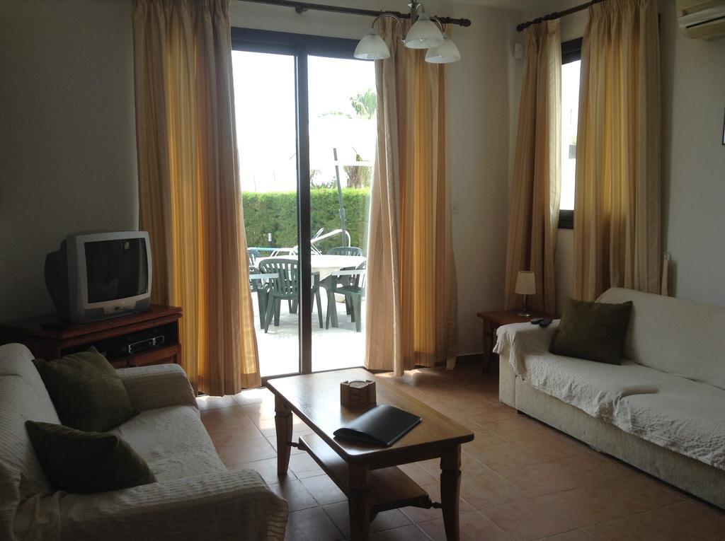 Aura Holiday Villas Paphos Eksteriør billede